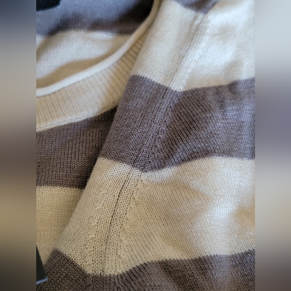 NWT Banana Republic Women's Silk And Cashmere Shirt - Gray and Cream Striped - Picture 7 of 9